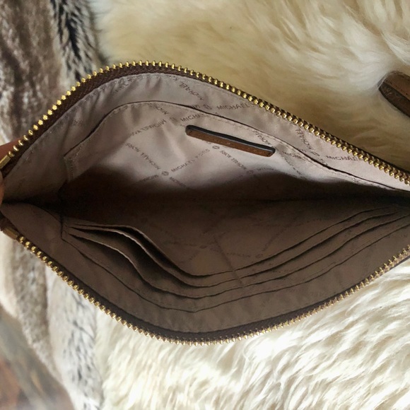 MICHAEL KORS jet set wristlet - Picture 4 of 7